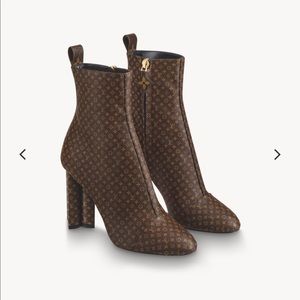 AUTHENTIC LOUIS VUITTON SILHOUETTE ANKLE BOOT NWB